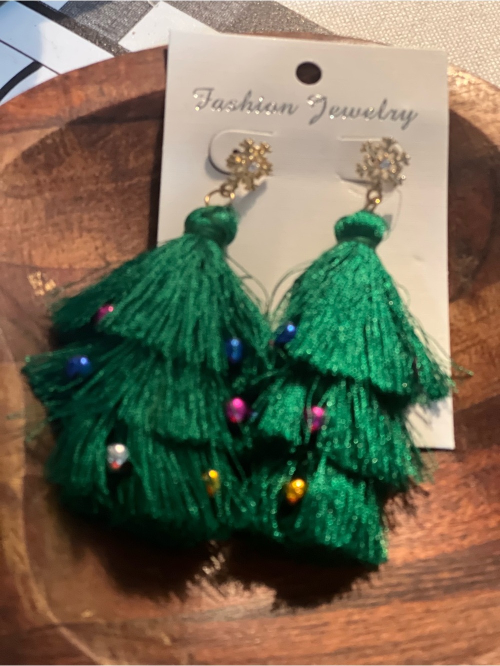 Fashion Jewelry Emerald Green Tiered Tassel Earrings with Multicolor Beads